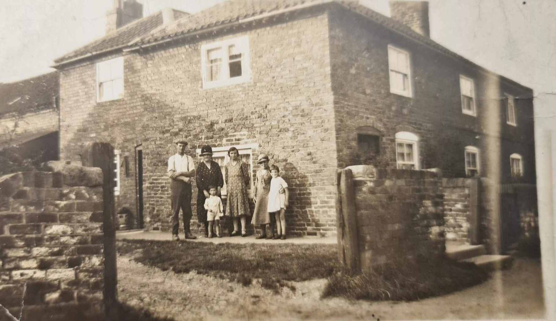 Pitt Lane Farmhouse hardy by Peter BerestfordJPG